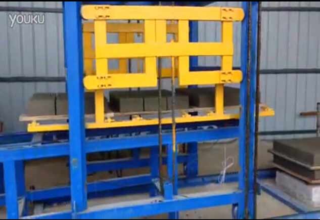 三闆碼垛(duǒ)QT8-15砌塊成型機(ji) 恒興混凝土(tu)砌塊成型機(jī)